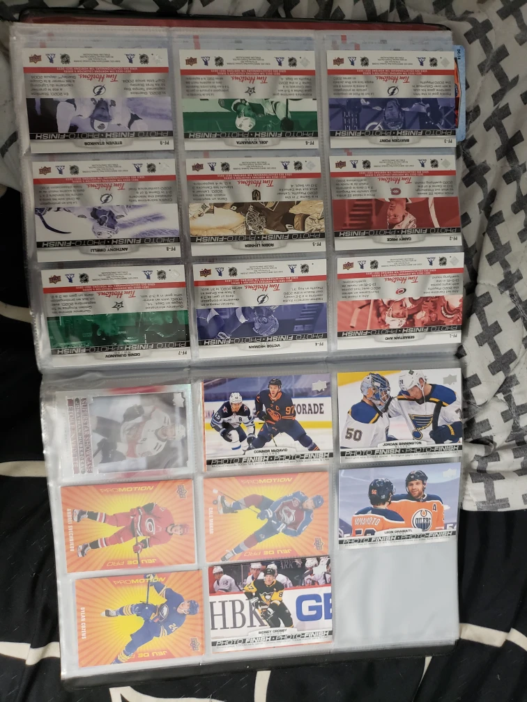 Tim Hortons 2021-2022 NHL Trading Cards Collector's Binder - photo 5