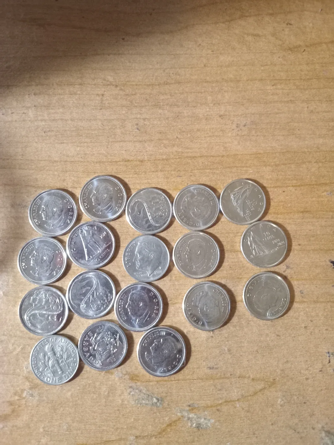 CANADIAN AND AMERICAN DIMES image indicator(3)