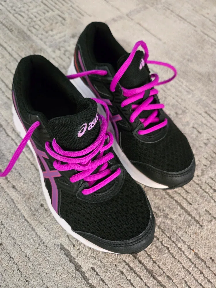 Kids Asics Running Shoes - Black & Pink- size 3