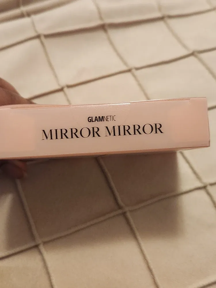 Glamnetic Mirror Mirror Short Almond Press-On Nails image indicator(4)