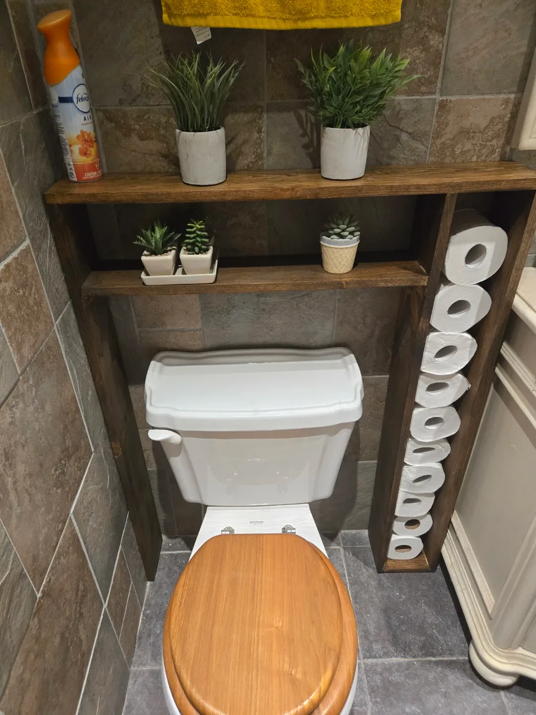 Shelf behind toilet image indicator(2)