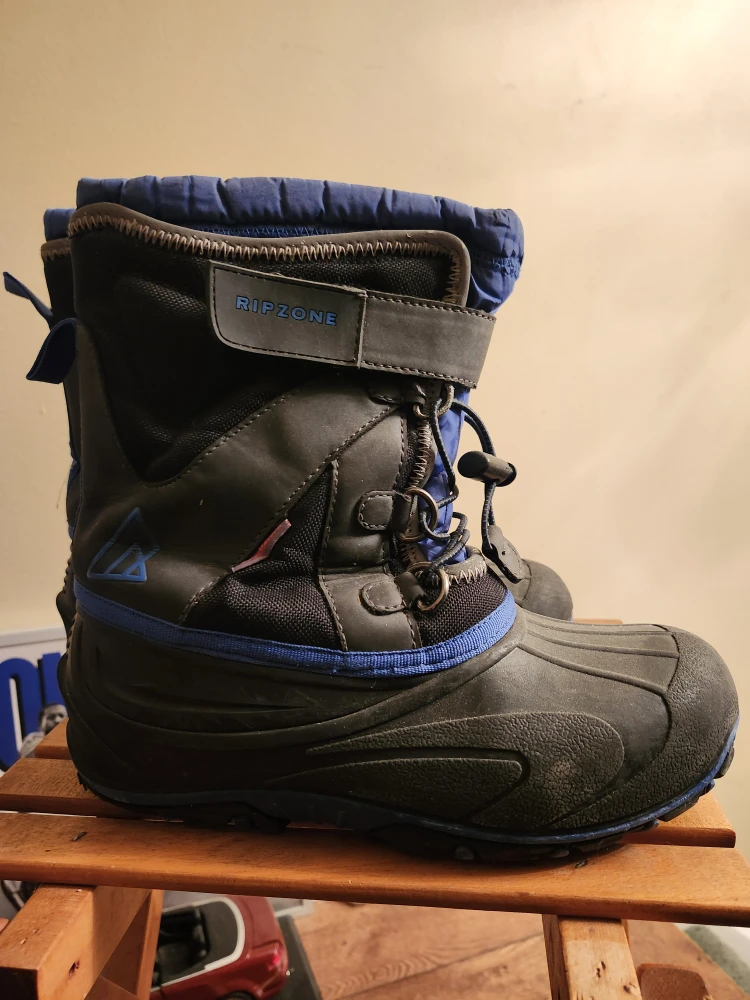 Ripzone Kids' Winter Boots - Size 4 - photo 2