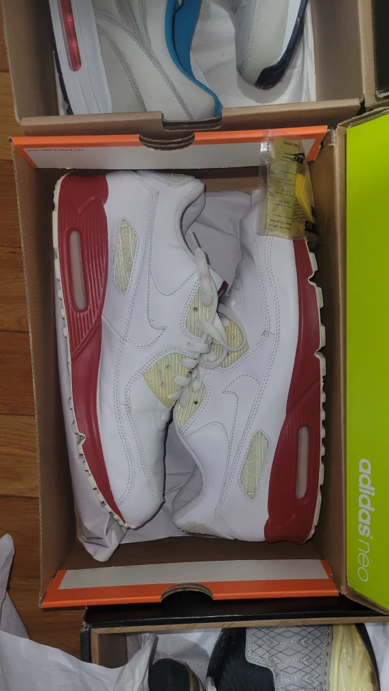 Nike Air Max 90 & Jordan Sneakers - photo 3