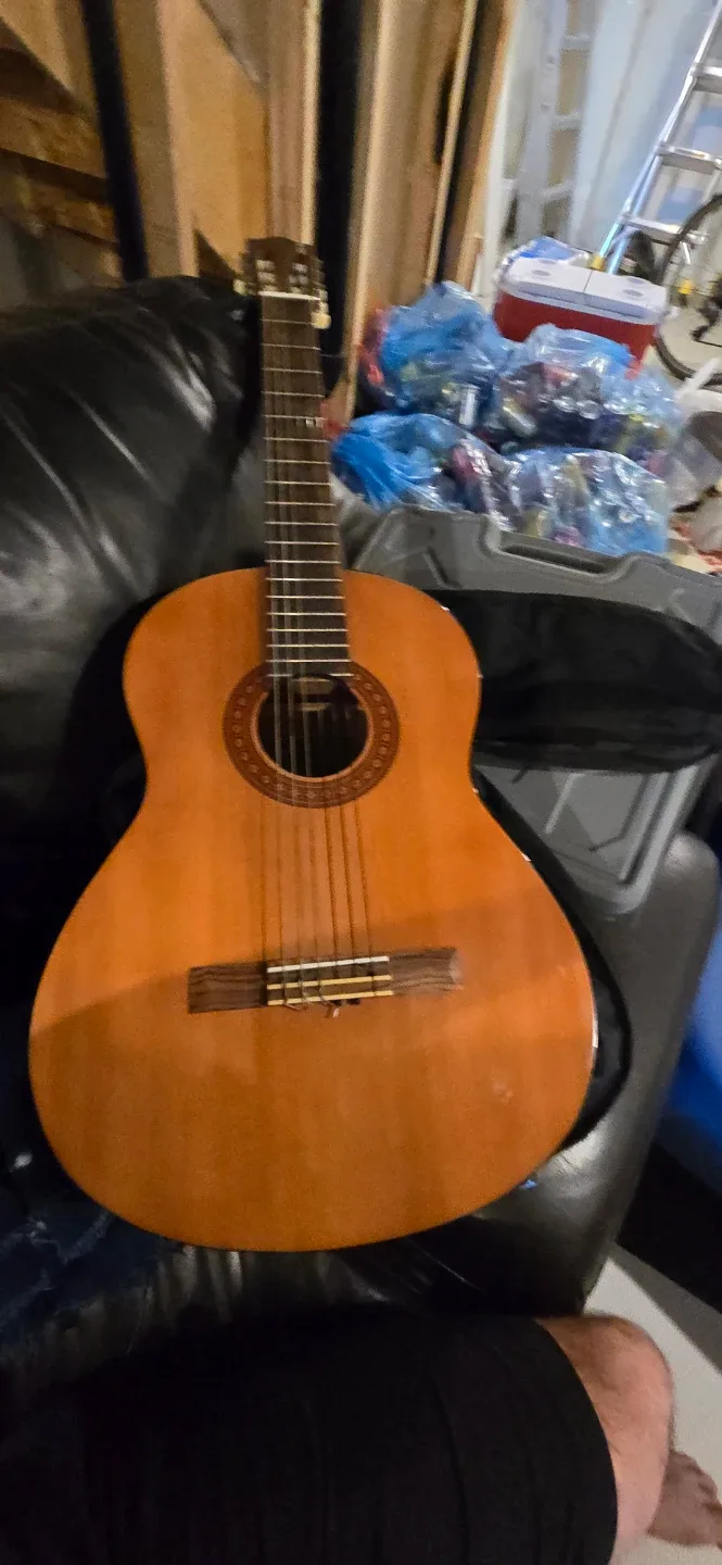 Classical Guitar Yamaha image indicator(2)