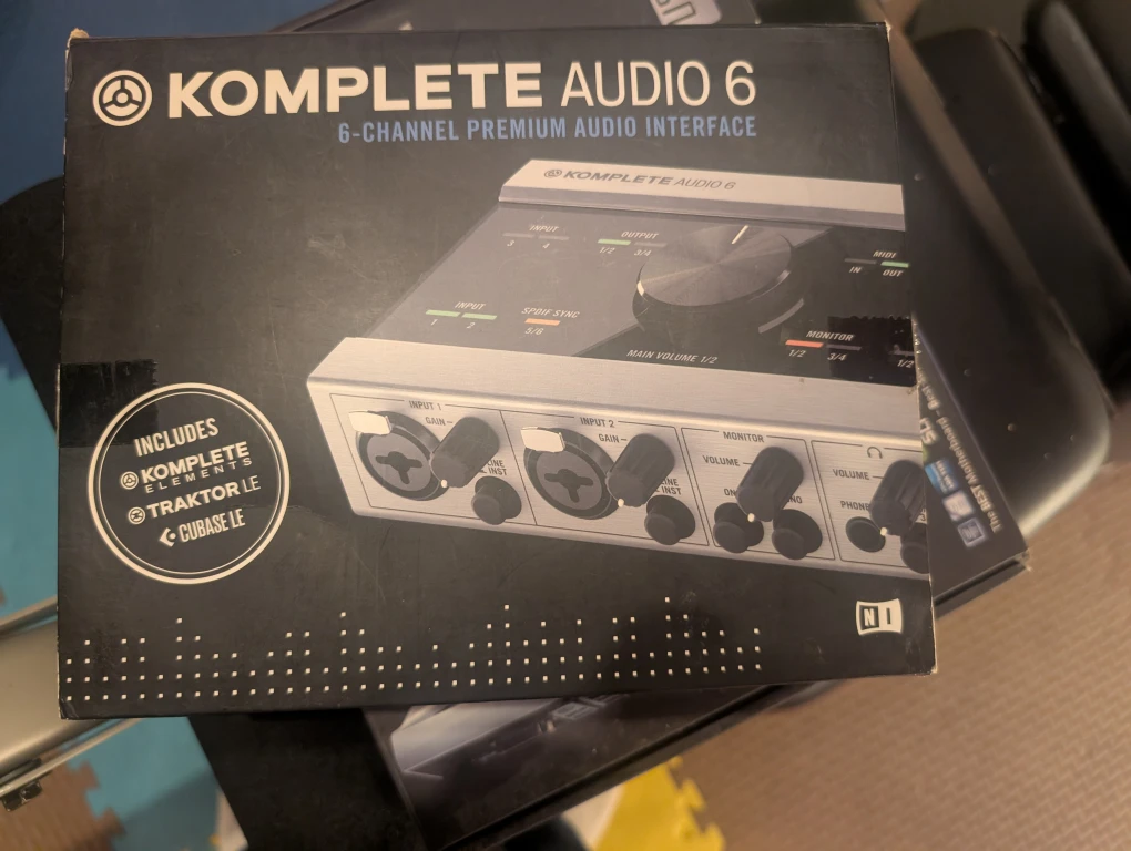 Native Instruments Komplete Audio 6 Interface