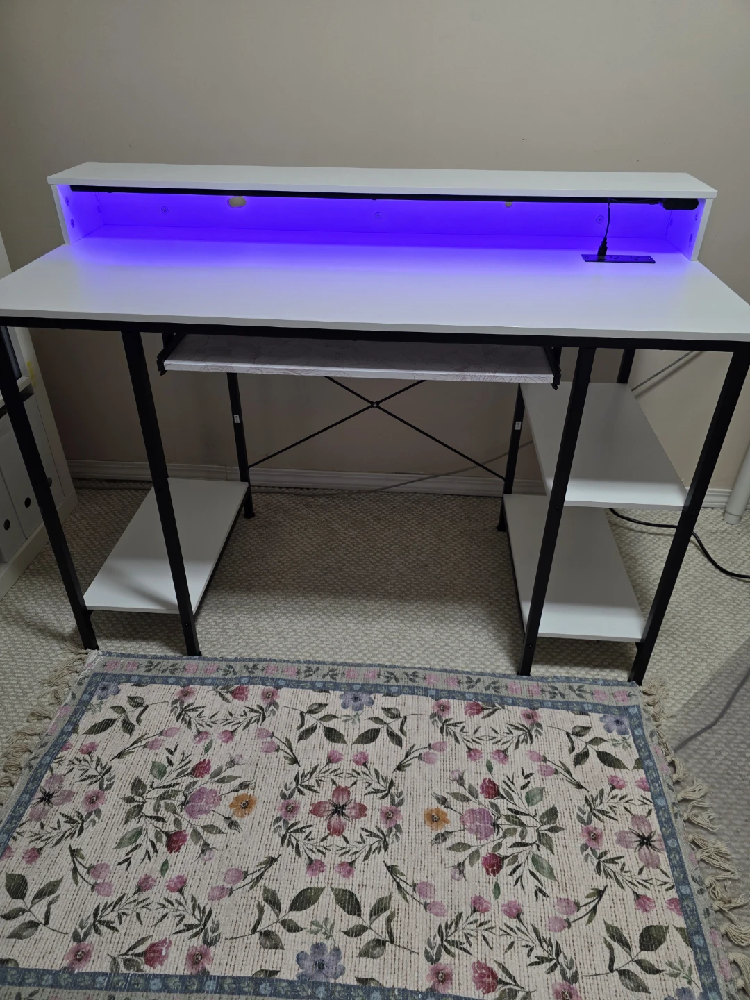 * Pending * Computer / Gaming Desk