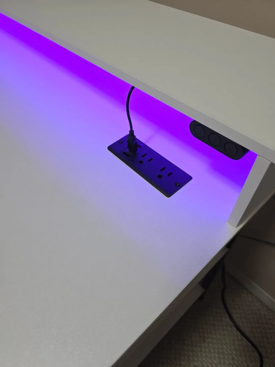 * Pending * Computer / Gaming Desk image indicator(3)