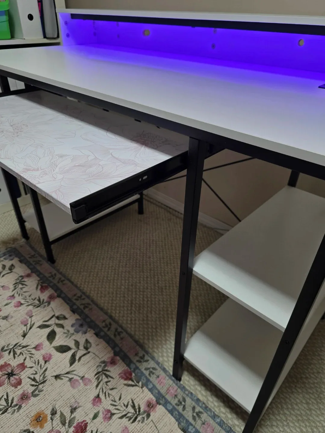 * Pending * Computer / Gaming Desk image indicator(4)