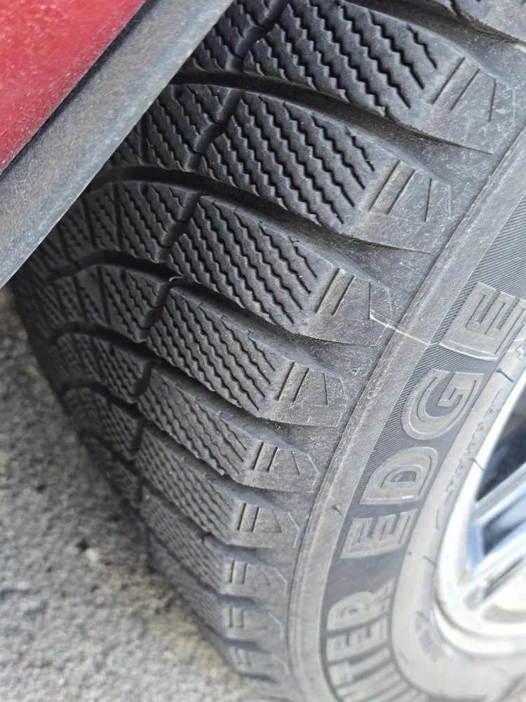 (Moving out sale)Motomaster Winter Edge Tire 235/50R18 - photo 2