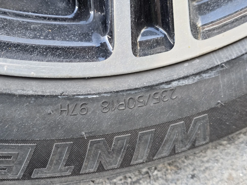 (Moving out sale)Motomaster Winter Edge Tire 235/50R18 - photo 3