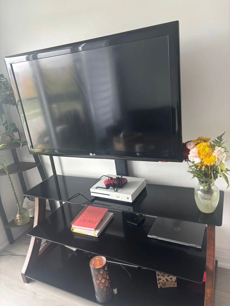 Black Glass TV Stand With T.V