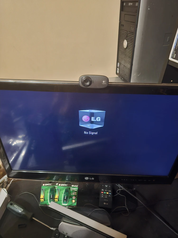LG 26"led tv with base remote works a1