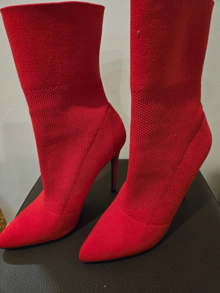Steve Madden Red Knit Heeled Booties - Size 8.5