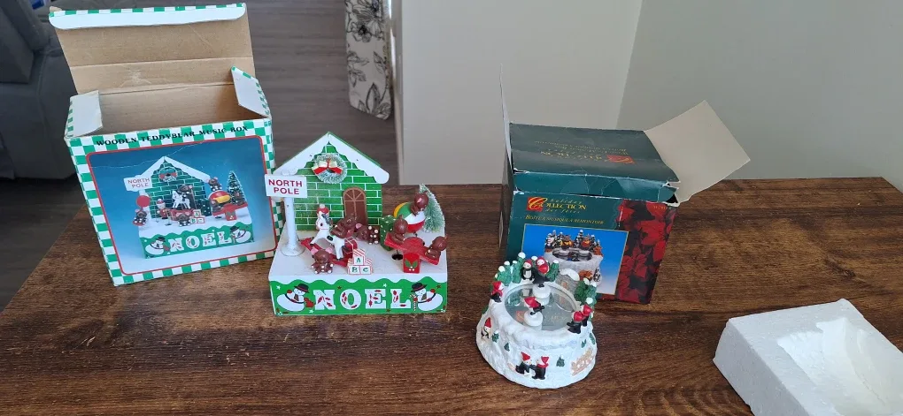 Holiday Collection Musical Box Figurines