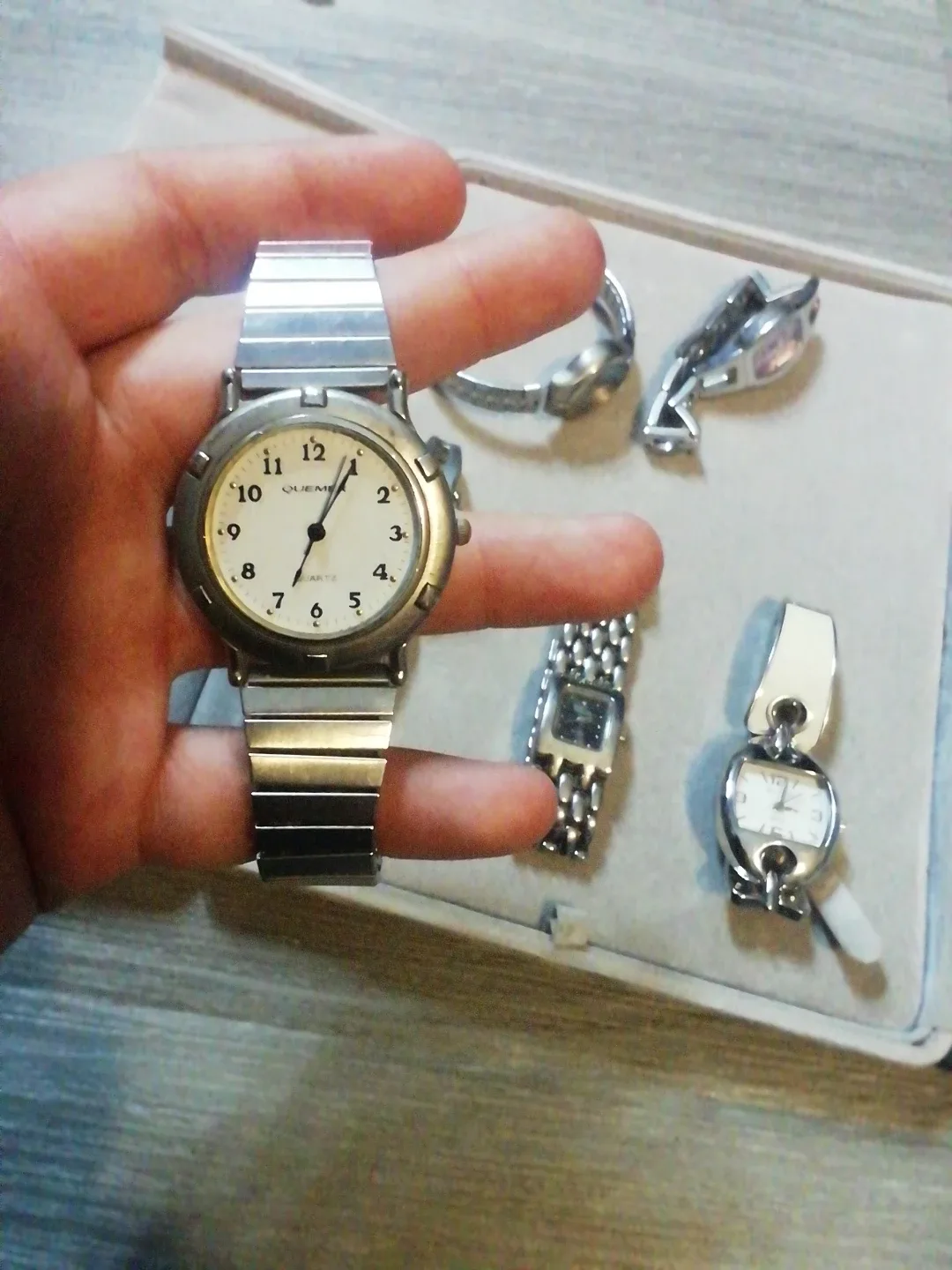Lot of  Fashionable Watches for me and women image indicator(7)