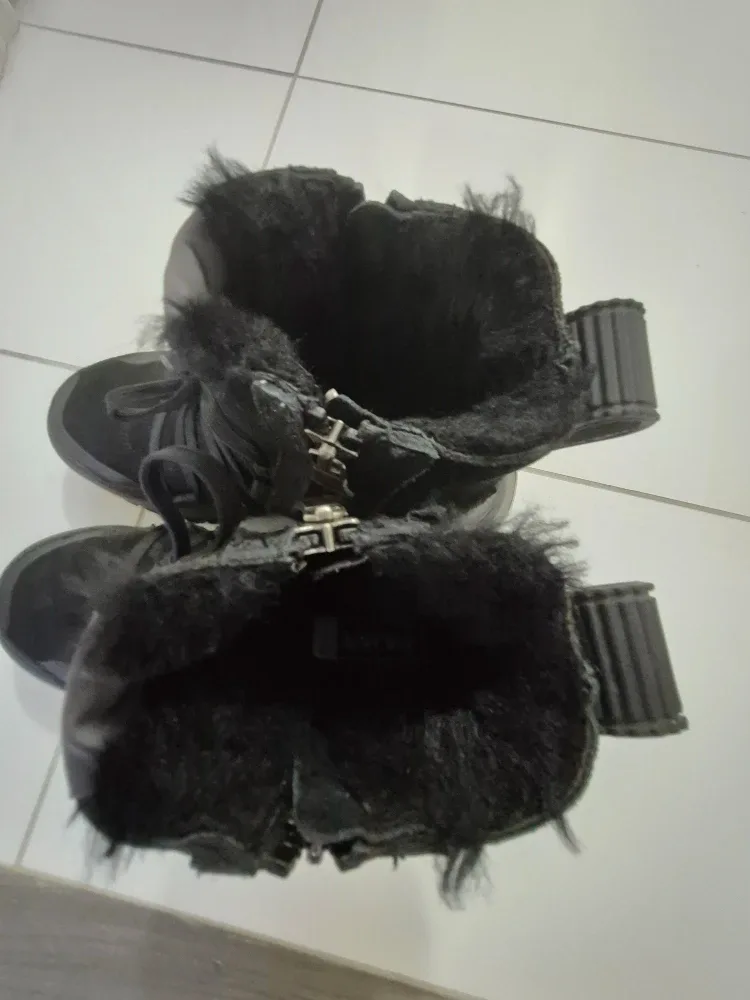 Reebok Black Winter Boots image indicator(3)