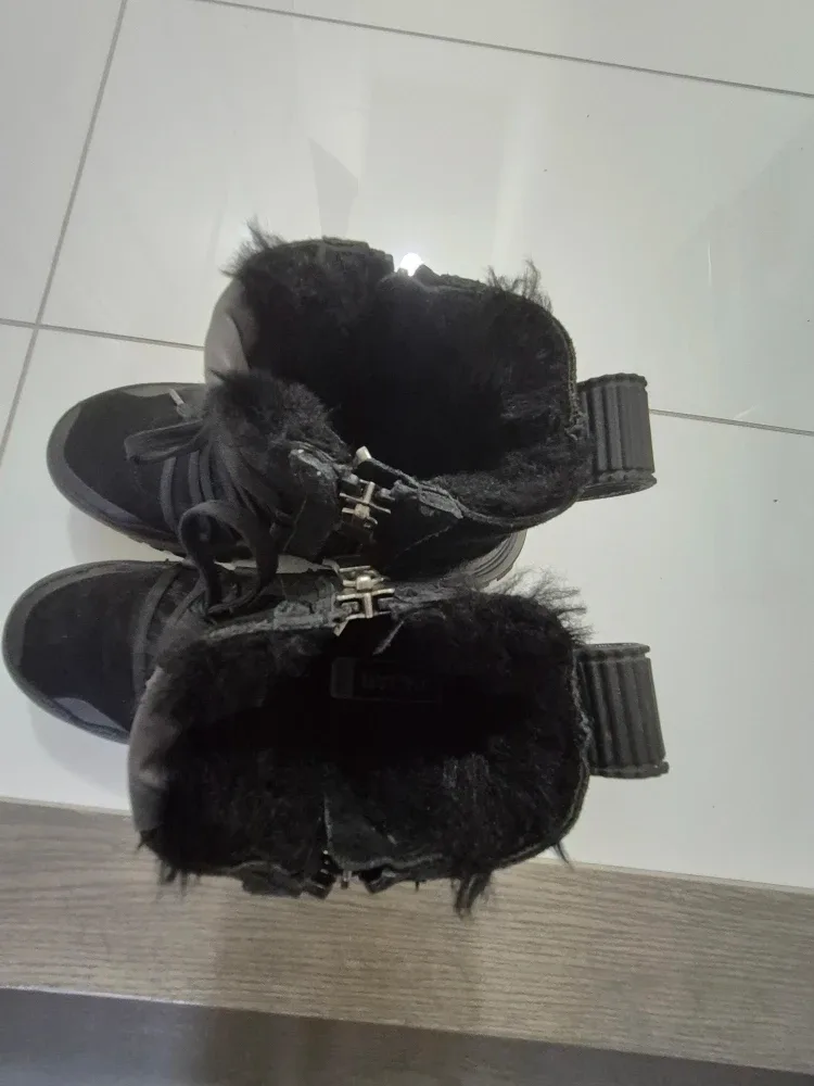 Reebok Black Winter Boots image indicator(4)