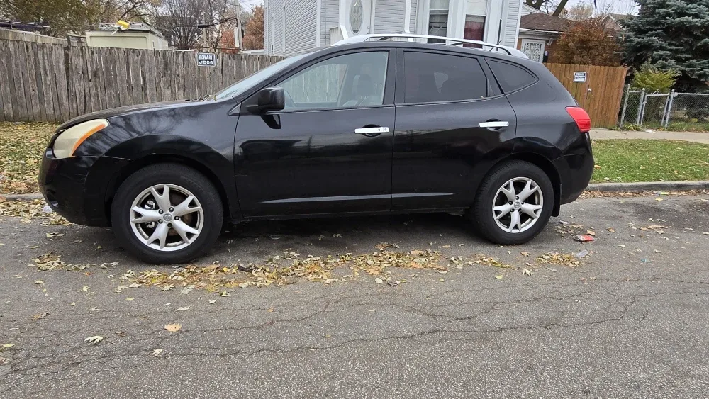 Nissan Rogue SUV - Black