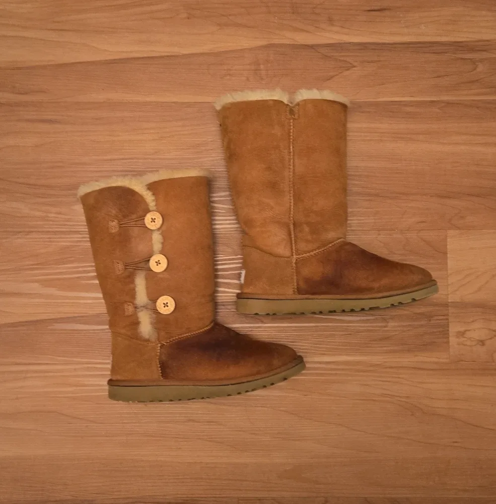 UGG Australia Boots, Size 4 image indicator(3)