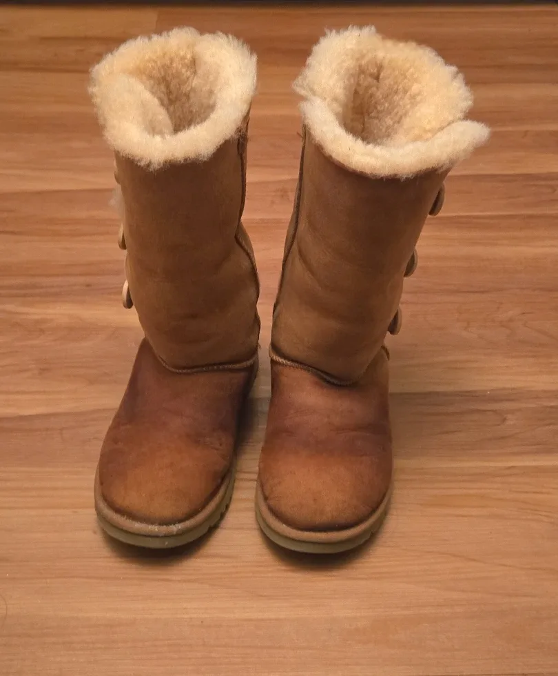 UGG Australia Boots, Size 4 image indicator(4)