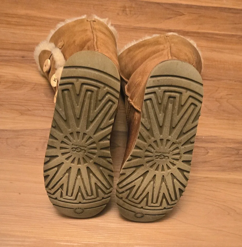 UGG Australia Boots, Size 4 image indicator(6)