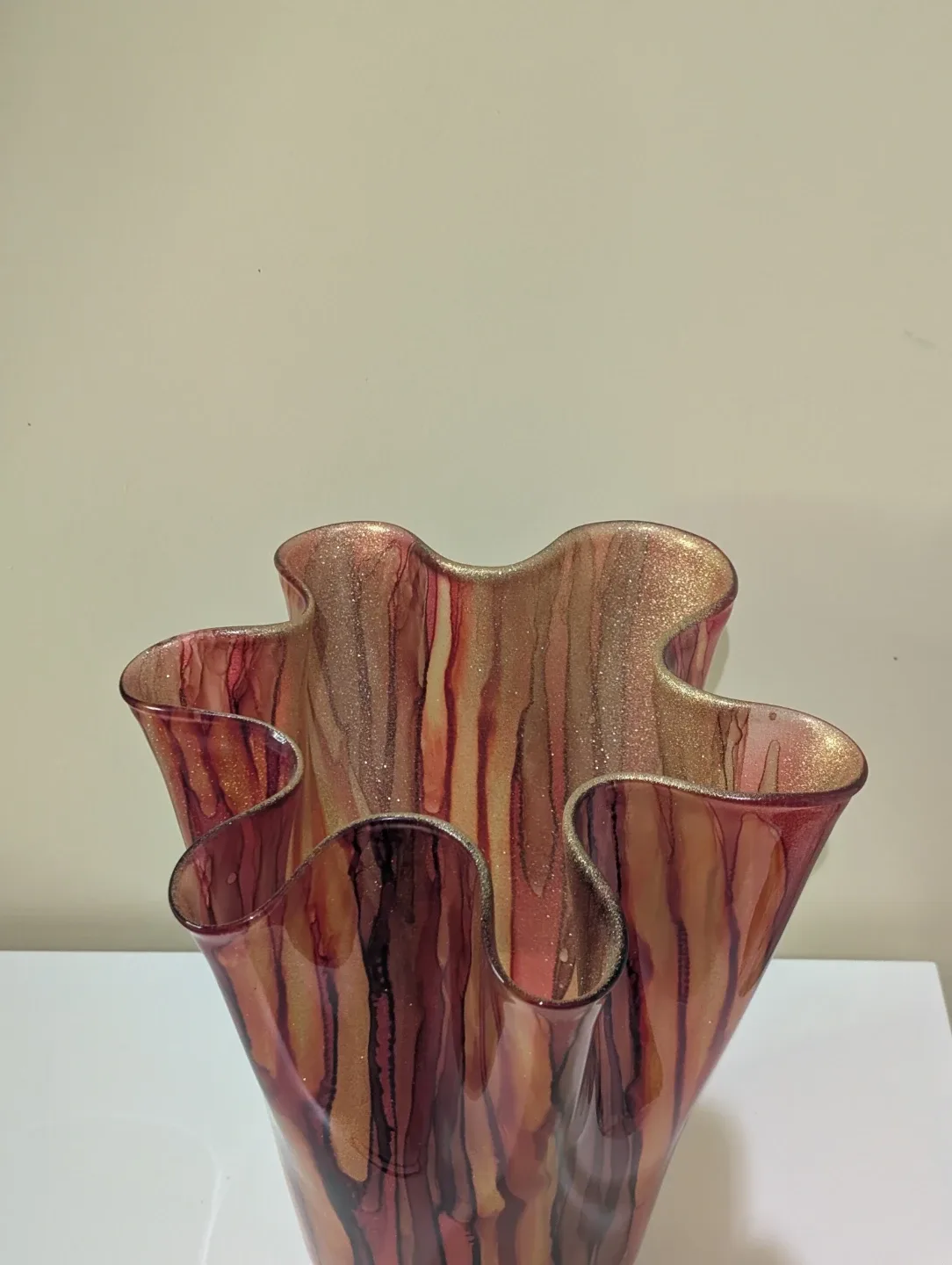 Red & Gold Decorative Vase image indicator(2)