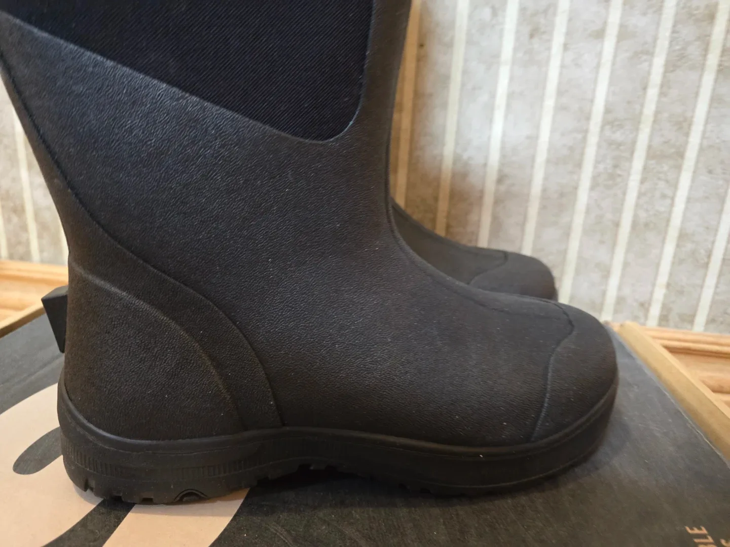 Bogs Ultra High Black Boots - Men's Size 8 ( EUR 41) image indicator(6)