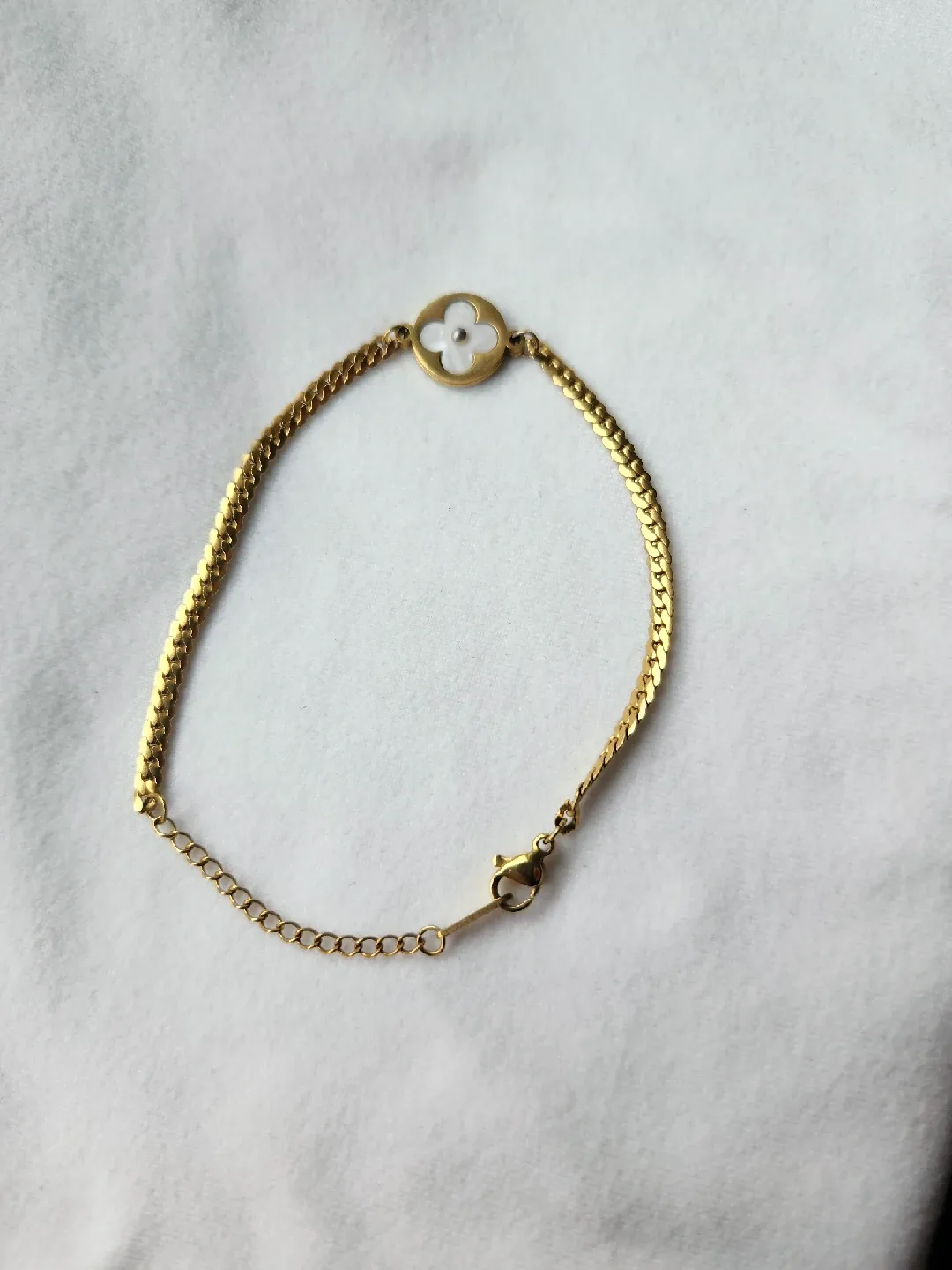 Gold Tone Bracelet image indicator(2)