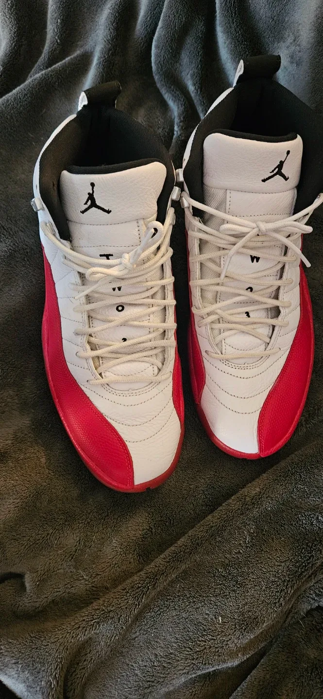 Air Jordan 12 Retro, Size 12 image indicator(2)