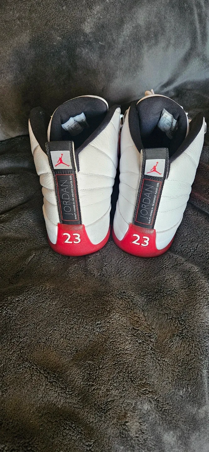 Air Jordan 12 Retro, Size 12 image indicator(3)