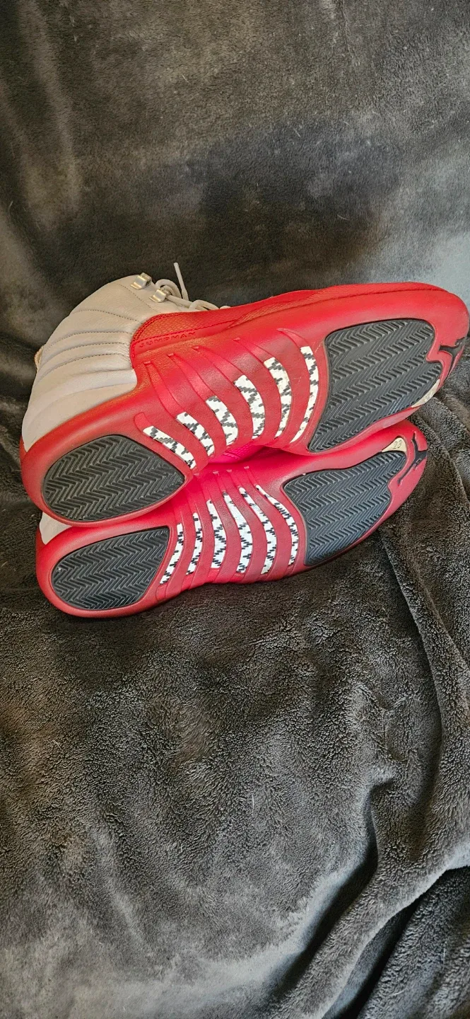 Air Jordan 12 Retro, Size 12 image indicator(5)