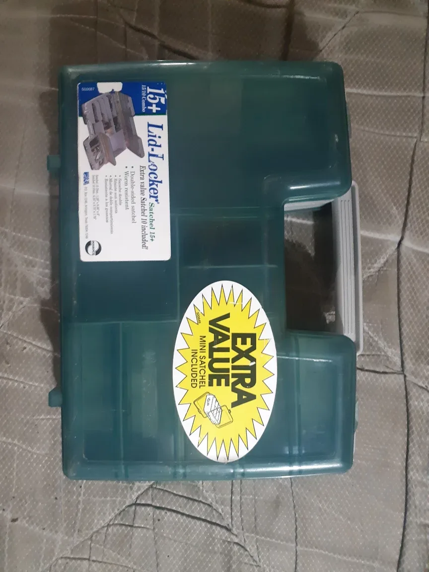 Combo Fishing Tackle Box. Plus name brand lures ! image indicator(5)