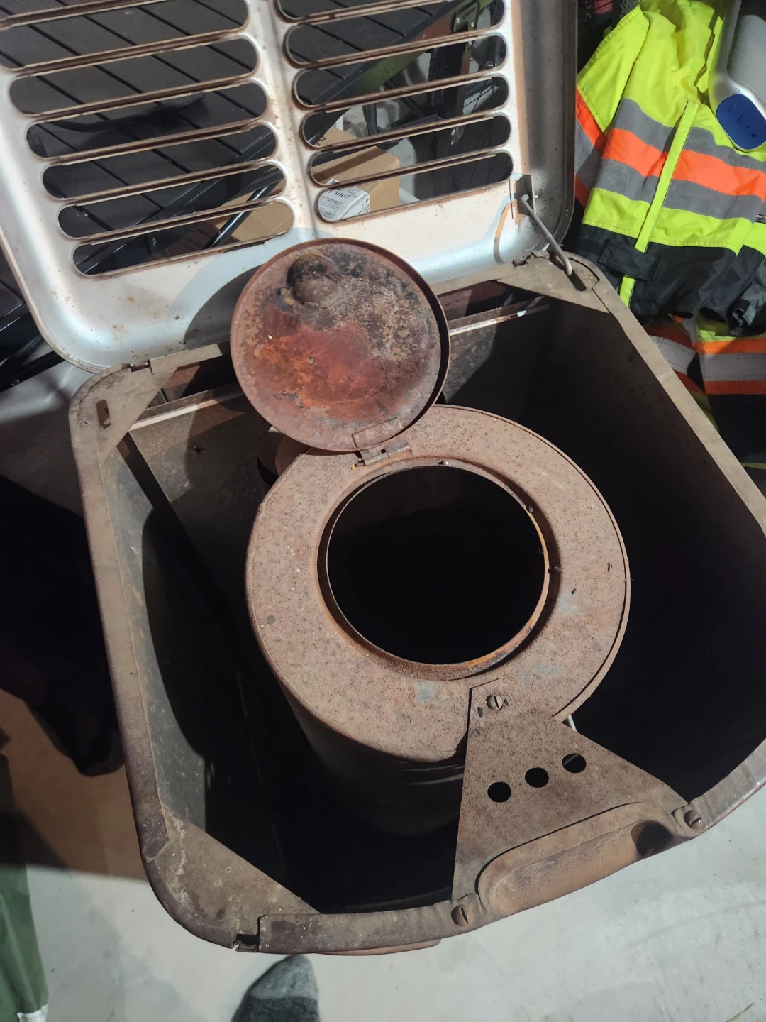 Coleman oil burning Space Heater - photo 4