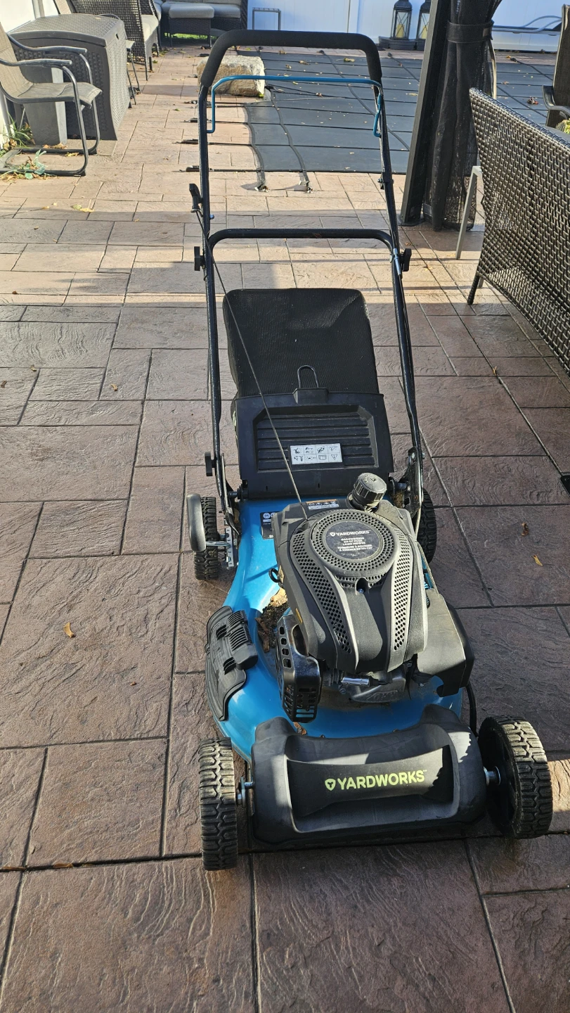 Yardworks Gas Lawn Mower