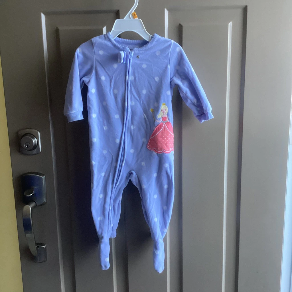 Girls sz 12 months onesies, $3 each - photo 2