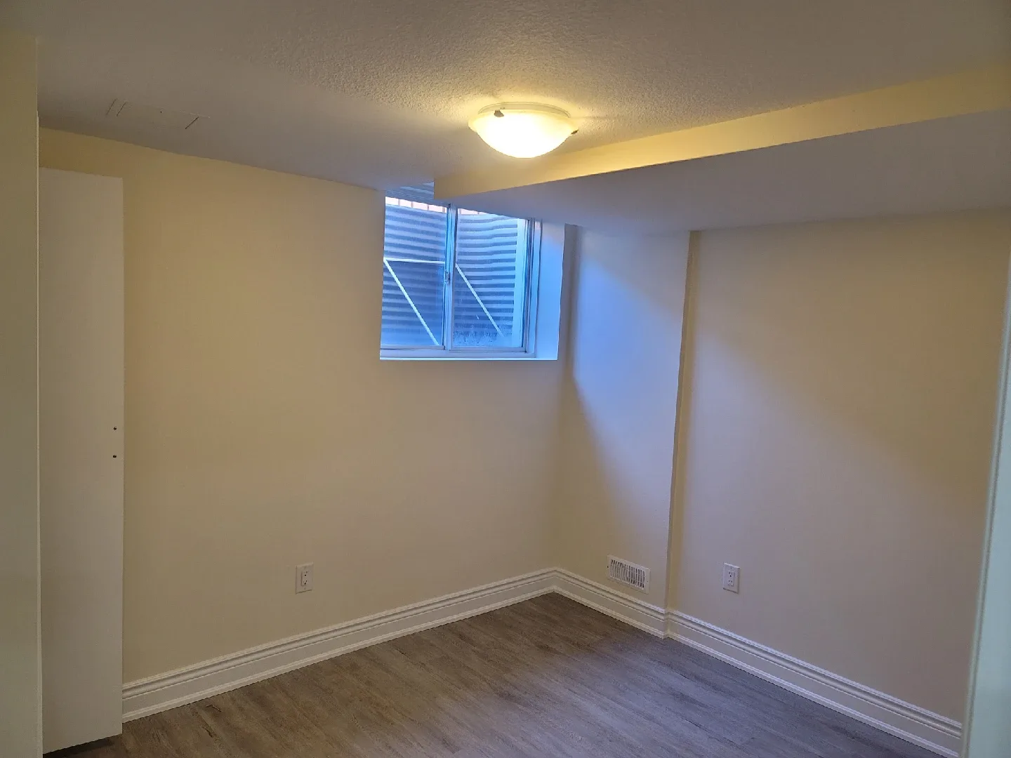 One Bedroom Legal Basement for rent image indicator(7)