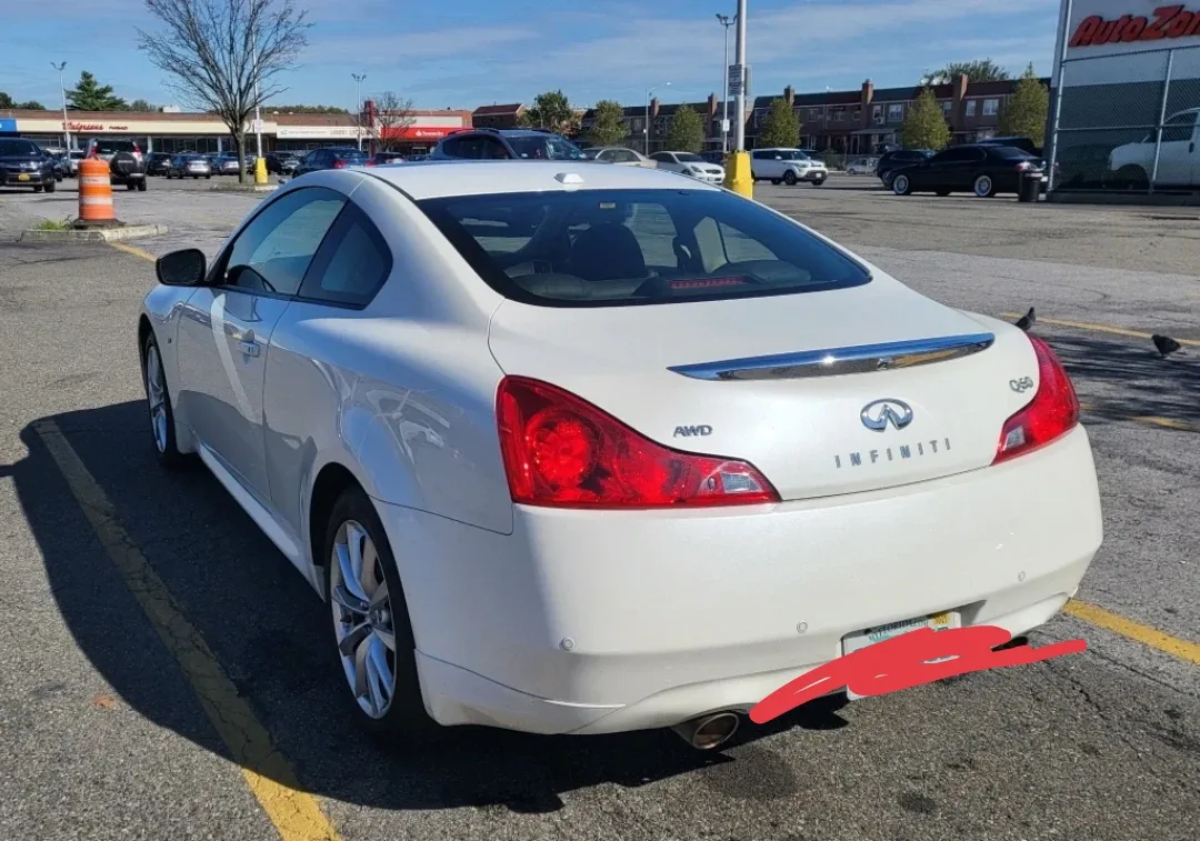 Infiniti Q60 Coupe - White image indicator(4)