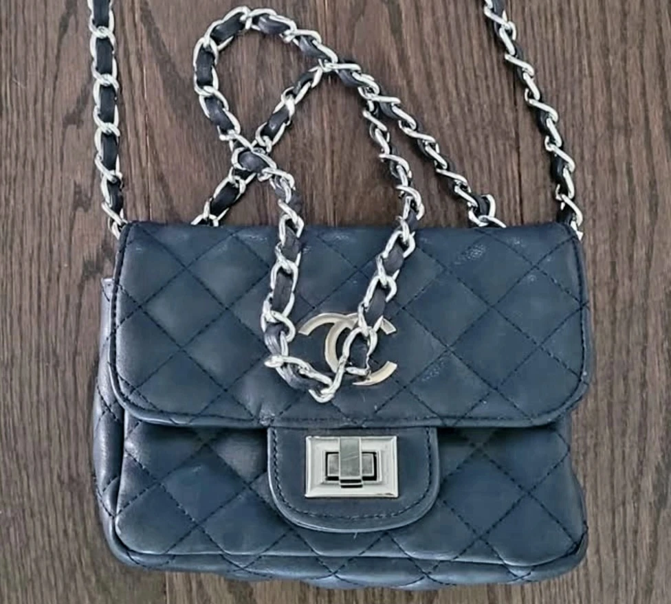 Beautiful designer-inspierd quilted blue shoulder bag