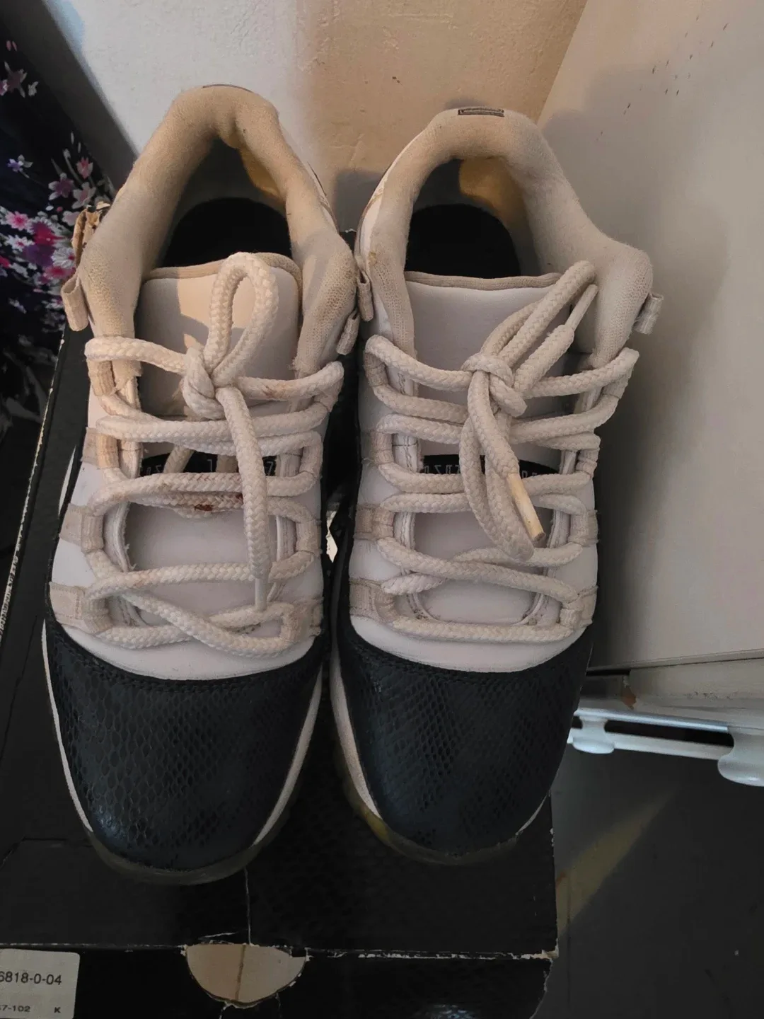 Air Jordan 11 Retro Low LE GS - Size 7Y image indicator(3)