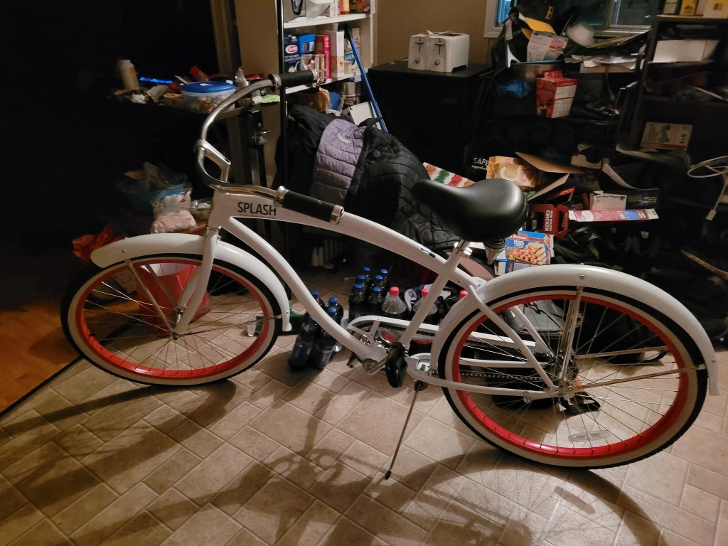 Splash Cruiser Bike - White & Red Accents