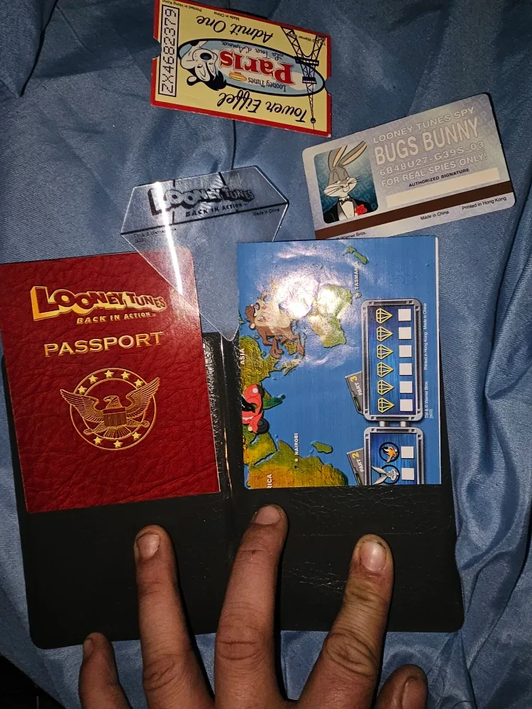 Looney Tunes Passport Holder & Accessories image indicator(2)