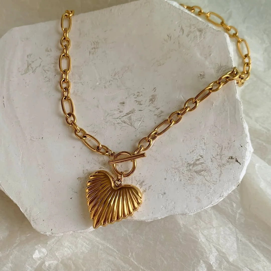 ✨ Gold Heart Pendant Necklace – Radiate Love, Shine Forever ✨ image indicator(2)