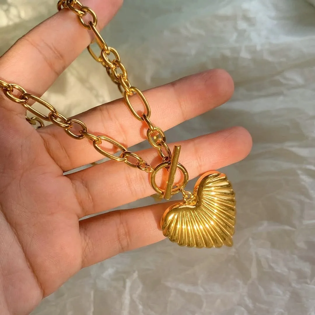 ✨ Gold Heart Pendant Necklace – Radiate Love, Shine Forever ✨ image indicator(3)