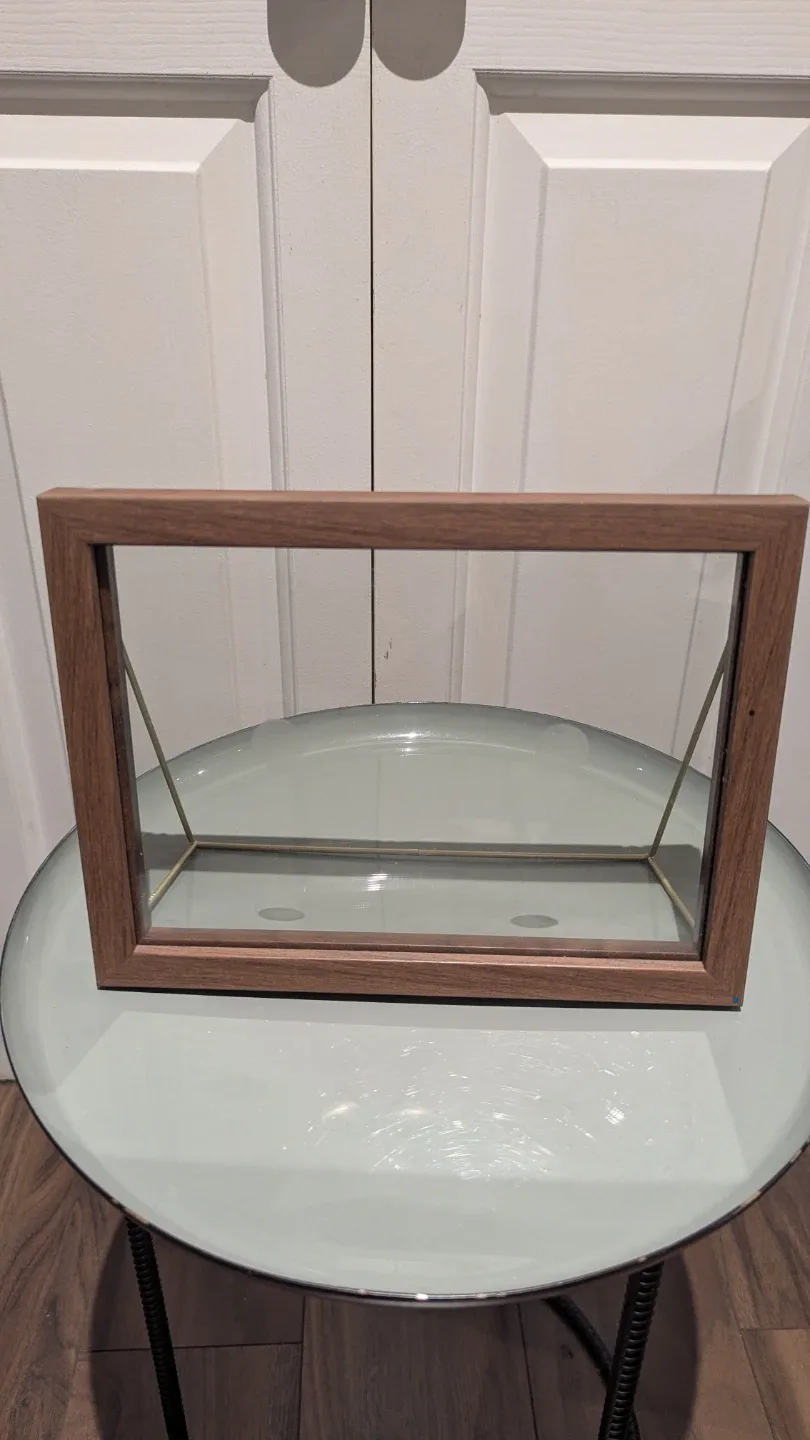 Wood picture frame with gold tone supports image indicator(4)