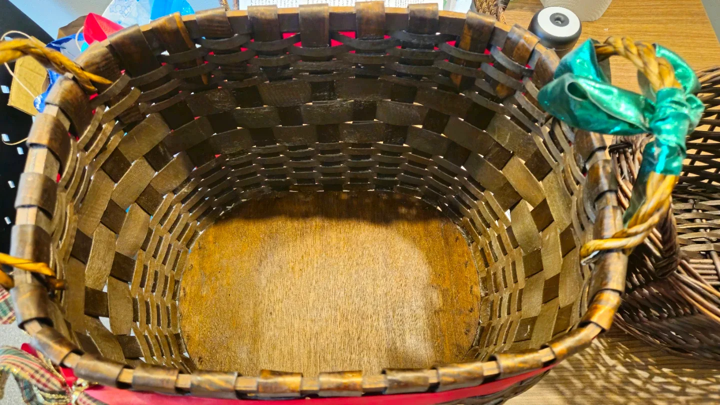 Woven Basket with Handle image indicator(2)