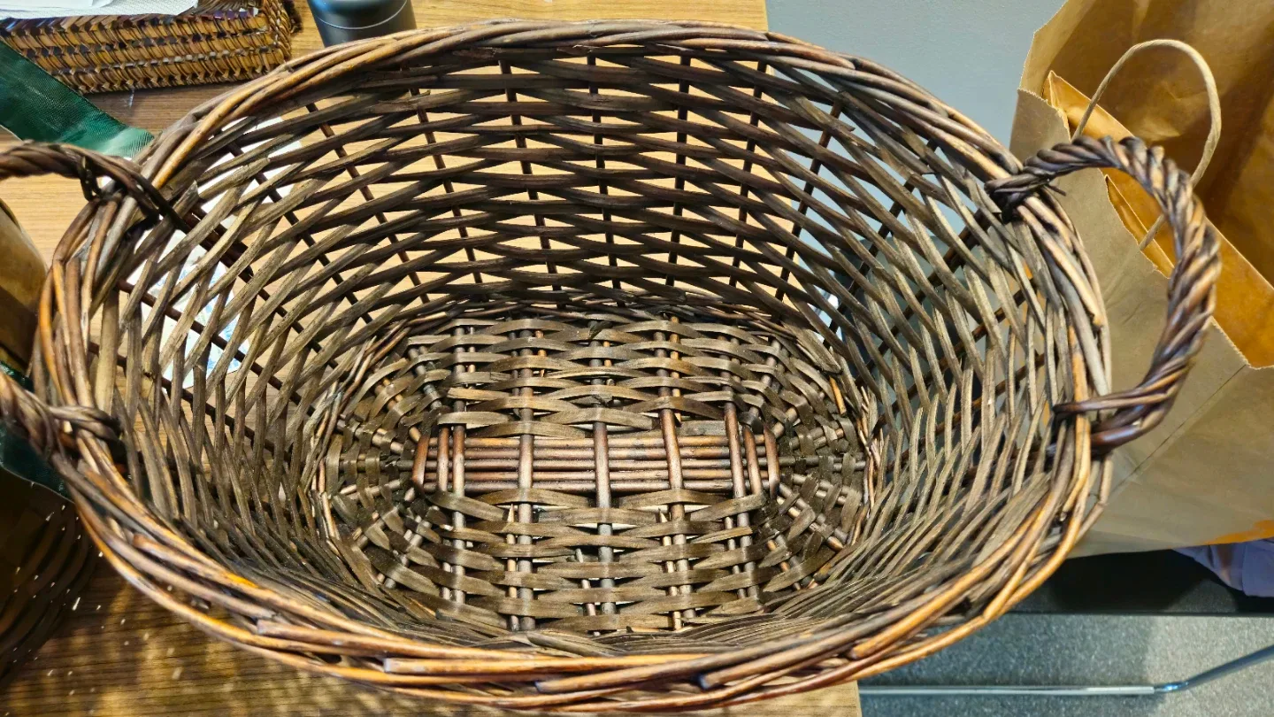 Woven Basket with Handle image indicator(4)