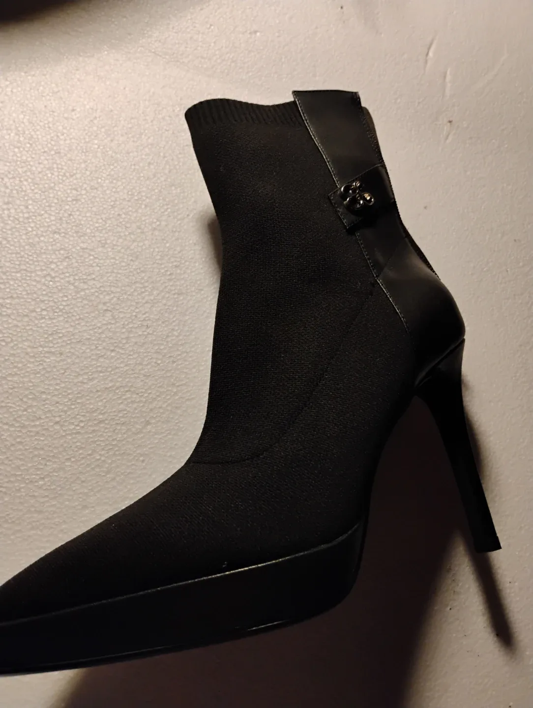 Cosy Island Women's shoes for sale- choose ONE-msrp $99!! image indicator(8)