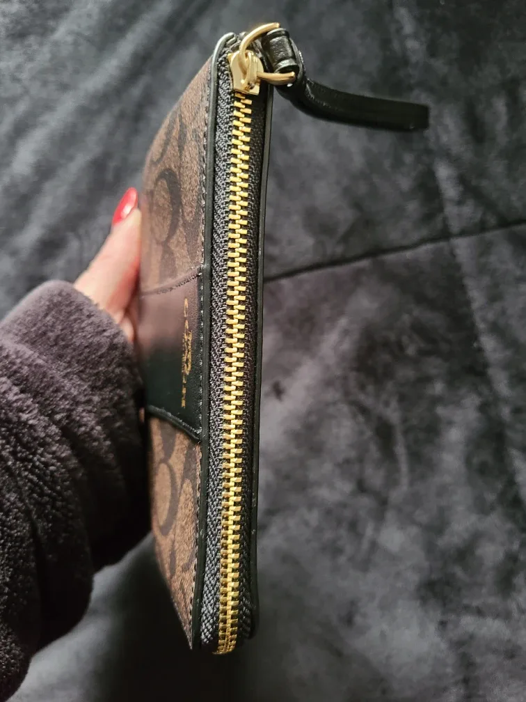 Coach Wristlet image indicator(7)