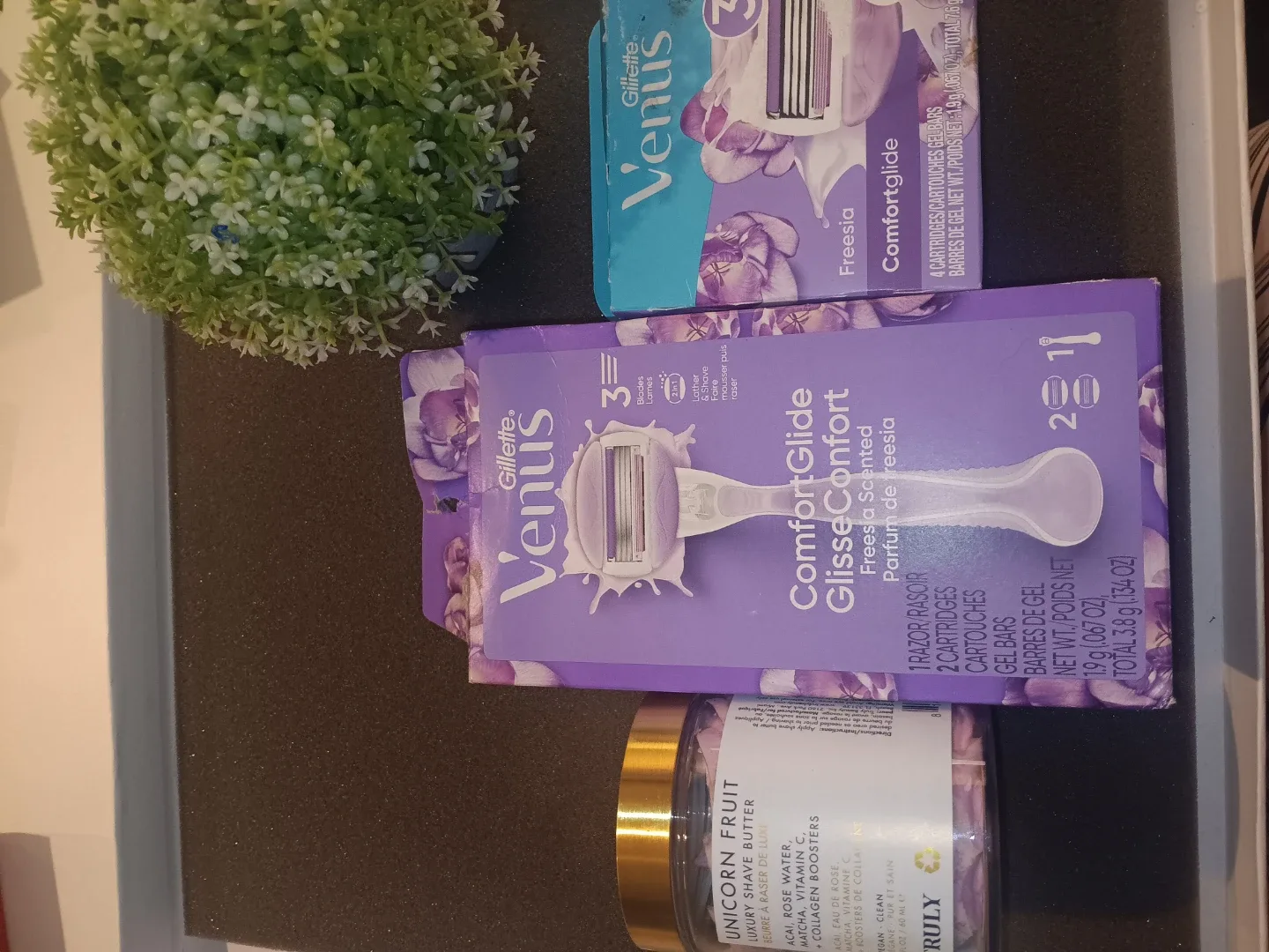 Gillette Venus Comfortglide Freesia Razor + Truly Shave Butter