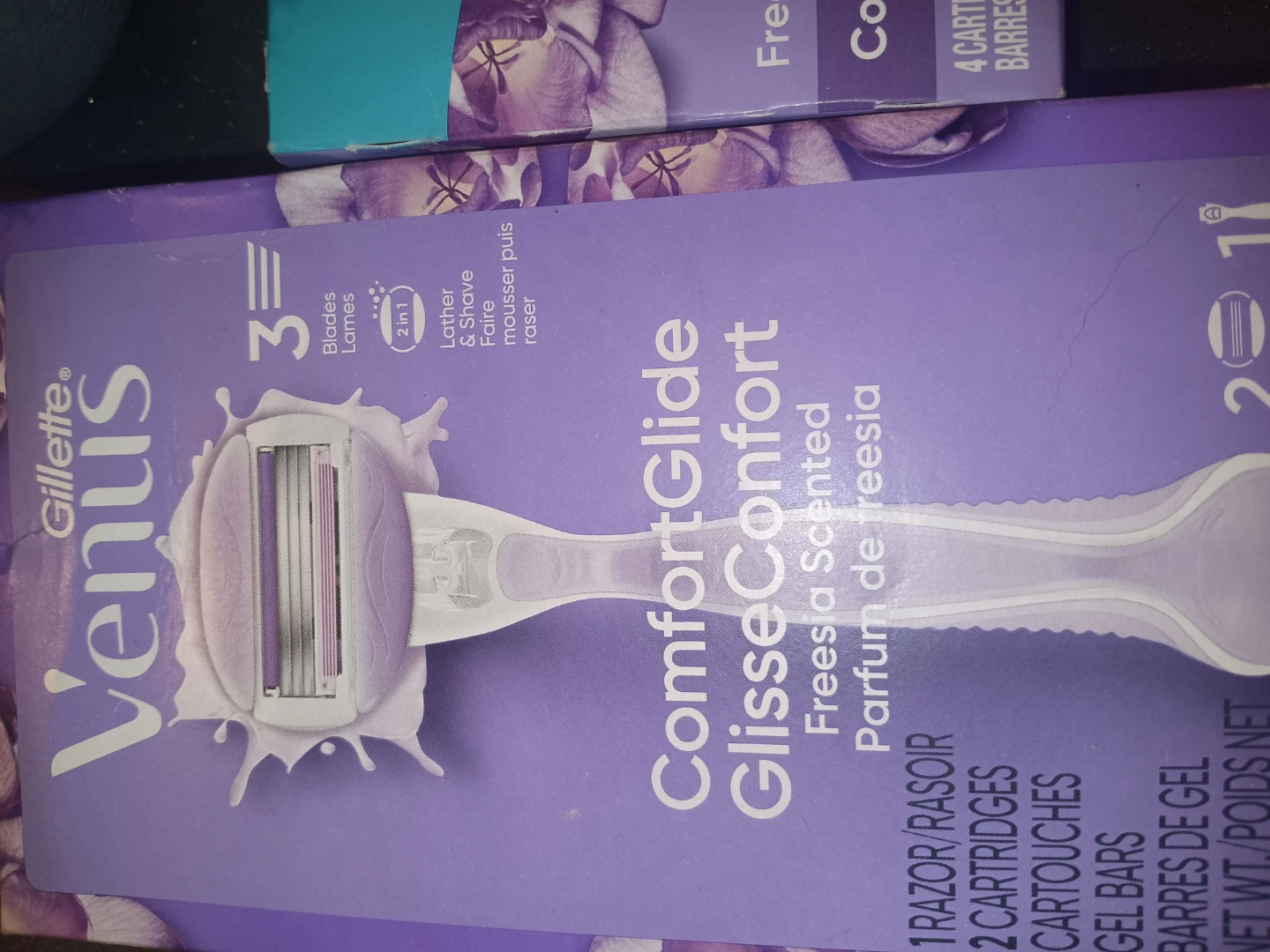 Gillette Venus Comfortglide Freesia Razor + Truly Shave Butter - photo 2